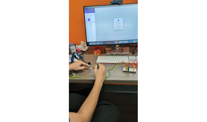 This is the formstorming my Peers and I worked on, exploring different ways we can use conductive and non conductive objects with the Makey Makey.